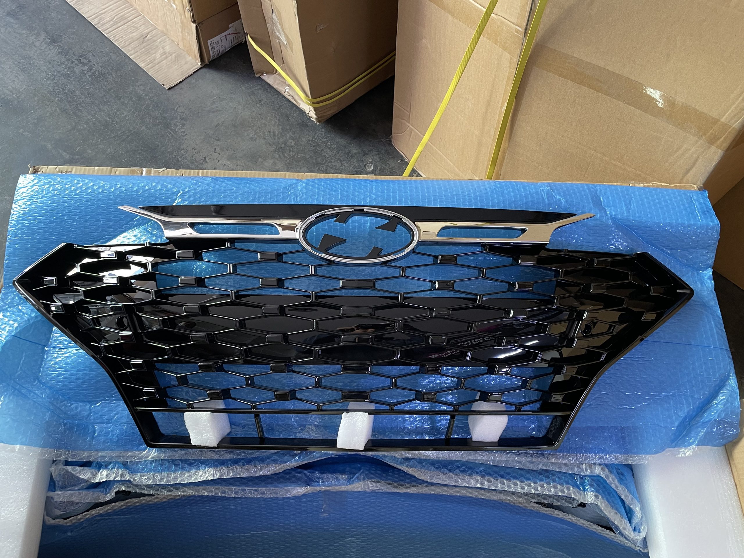 IMG_2032 HYUNDAI ELANTRA 2019-2020 GRILL - PARRILLA NEGRO BRILLANTE